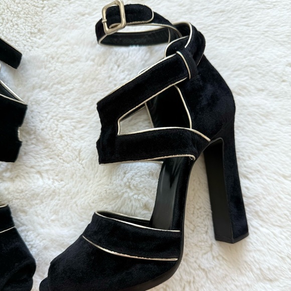 HERMES Judith velvet shoes size 38 Authentic Retail 1350$ - Picture 2 of 12